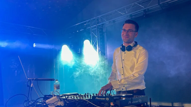 DJ Jannik eröffnete Pfingstfest am Freitagabend