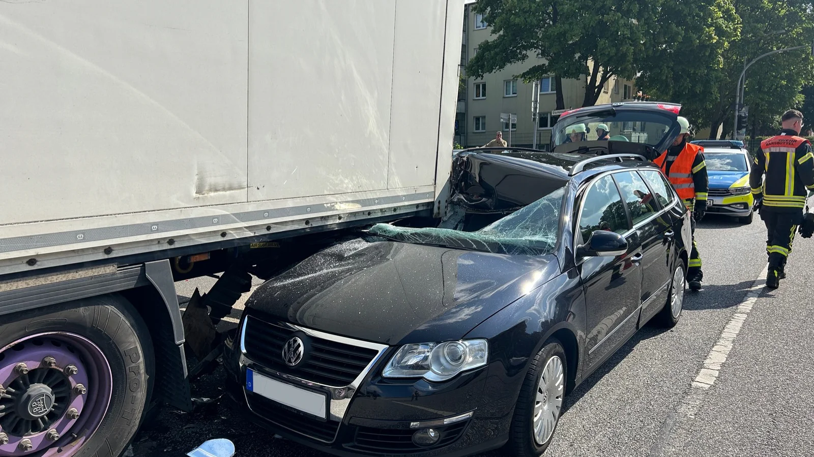 Verkehrsunfall in Barsbüttel: Rentner kollidiert mit geparktem LKW