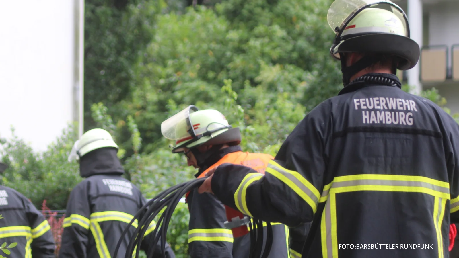 Brand in Hochhaus in Billstedt – Feuerwehr rettet verletzte Bewohnerin