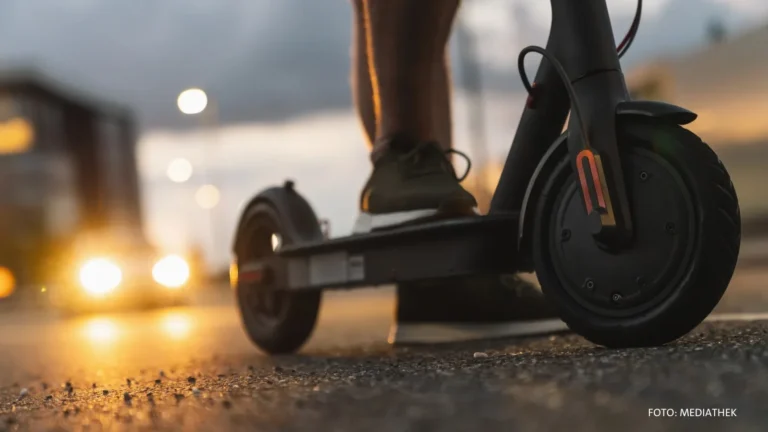 Sichere Fahrt garantiert: Neue Regelungen für E-Scooter und Mopeds ab März 2025