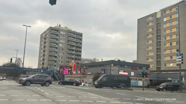 Schwerer Unfall in Hamburg-Jenfeld: 15-Jährige verletzt ins Krankenhaus eingeliefert