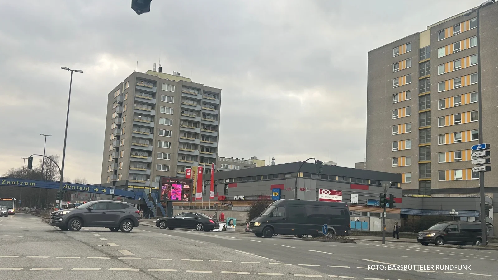 Schwerer Unfall in Hamburg-Jenfeld: 15-Jährige verletzt ins Krankenhaus eingeliefert