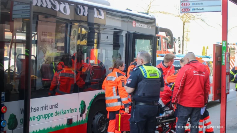 Bus-Vollbremsung in Billstedt: Fünf Fahrgäste verletzt!