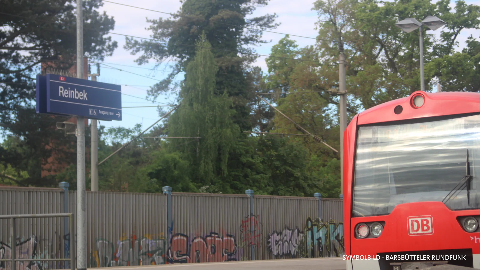 Reinbek: Mann schubst Jungen (12) Richtung Gleise – Drama am Bahnhof!