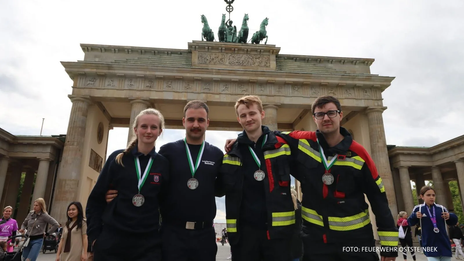 Oststeinbeker Feuerwehr erklimmt 39 Stockwerke beim Berliner Stairrun