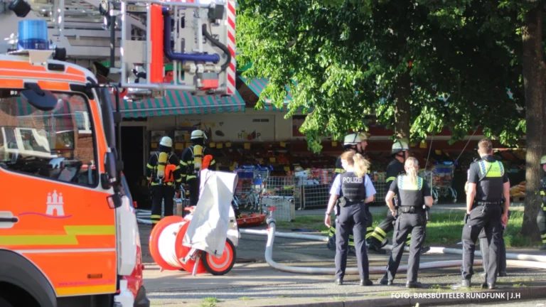 Brand in türkischem Supermarkt an der Möllner Landstraße – Mitarbeiter gerettet
