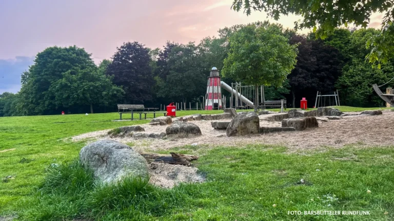 Kleinkind erleidet Brandverletzungen durch heiße Grillkohle im Öjendorfer Park – Polizei muss Streit schlichten