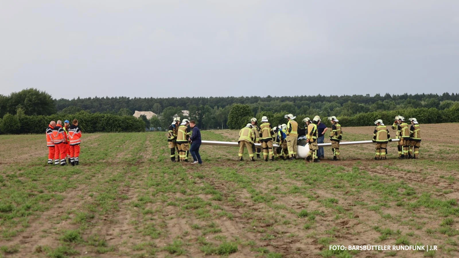 Segelflugzeug muss bei Reinbek notlanden – Feuerwehr mit Großaufgebot im Einsatz