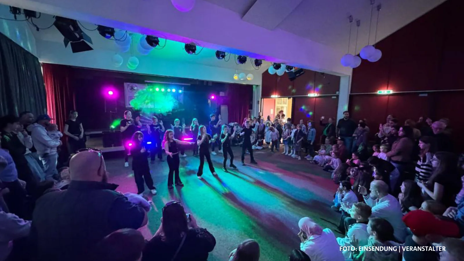 Große Kinderdisco in Neuschönningstedt unterstützt Kinderhospiz