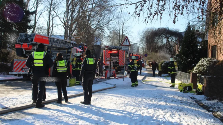 Feuer in Gartenhütte in&nbsp;Hamburg-Lohbrügge: Brandgeruch bis nach Südstormarn – Mann schwer verletzt